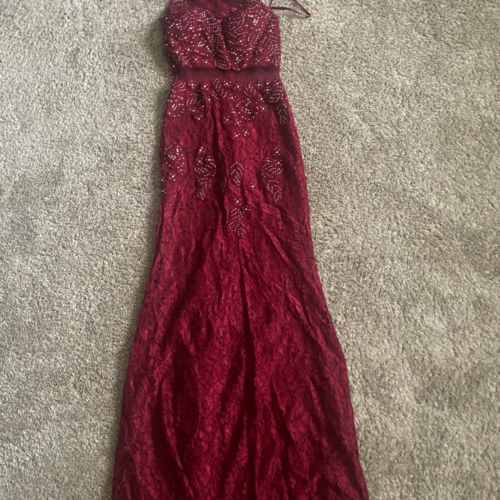 Elegant Burgundy Lace Evening Gown